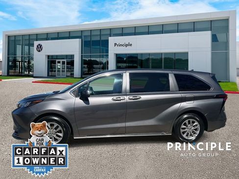 Used 2024 Toyota Sienna LE image 7