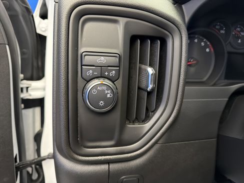 Used 2022 Chevrolet Silverado 1500 Custom image 14