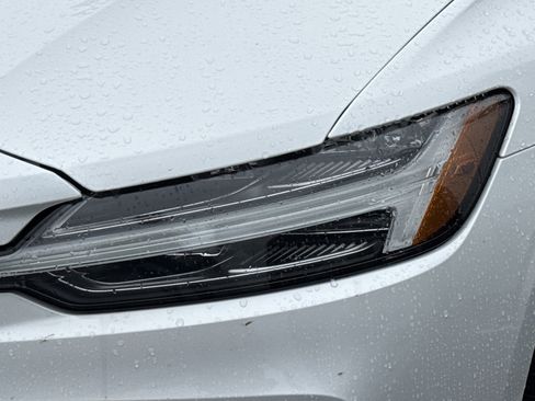 Used 2024 Volvo S60 B5 Core image 6