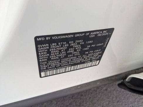 Used 2025 Volkswagen Atlas SE image 35