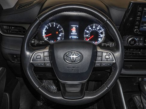 Used 2022 Toyota Highlander LE image 26