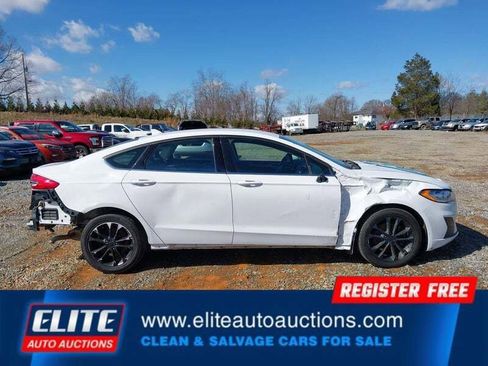 Used 2020 Ford Fusion SE image 25