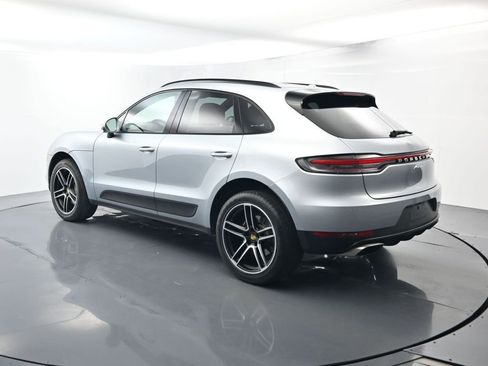 Certified 2021 Porsche Macan image 3