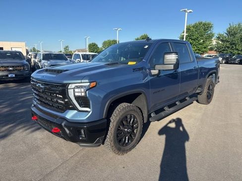Used 2025 Chevrolet Silverado 2500 LT w/ Trail Boss Package AWD/4WD image 3
