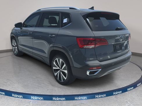Used 2022 Volkswagen Taos SE w/ Panoramic Sunroof Package FWD image 8