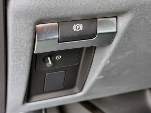 Used 2025 Land Rover Defender 110 V8 AWD/4WD image 11