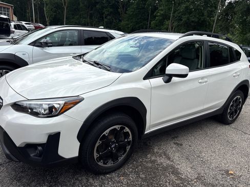 Used 2022 Subaru Crosstrek 2.0i Premium image 3