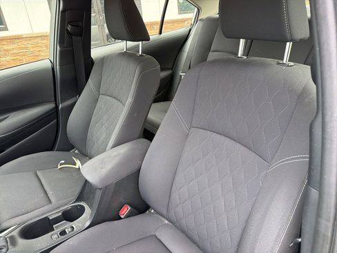 Used 2023 Toyota Corolla LE FWD image 3