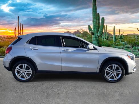 Used 2018 Mercedes-Benz GLA 250 4MATIC image 2