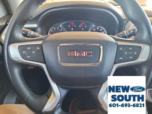 Used 2023 GMC Acadia SLT image 17