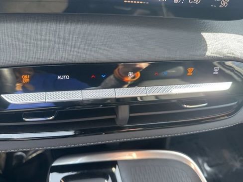 Used 2025 Buick Enclave Sport Touring image 27