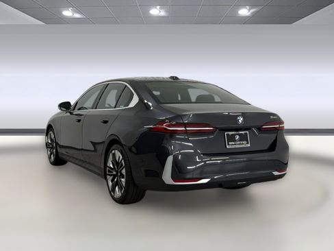 Certified 2026 BMW 530i RWD image 3