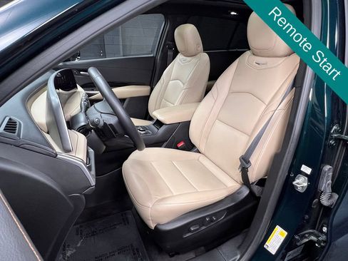 Used 2024 Cadillac XT4 Luxury w/ Cold Weather Package FWD image 4