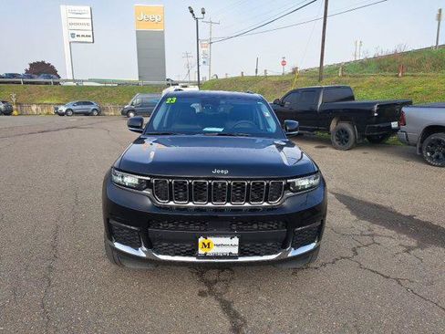 Certified 2023 Jeep Grand Cherokee L Limited w/ Luxury Tech Group II AWD/4WD image 3