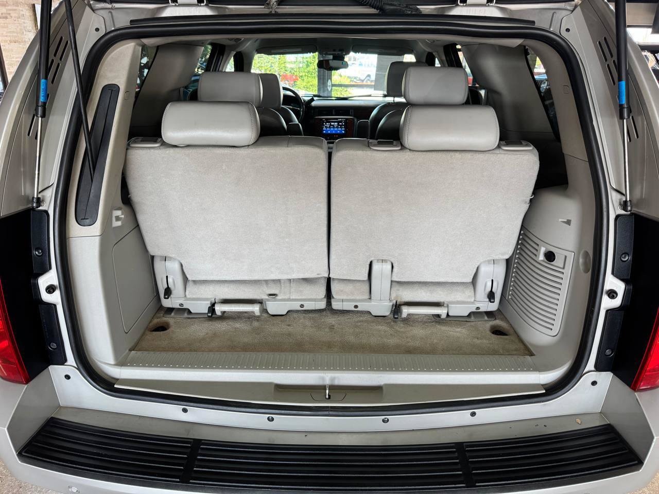 Used 2007 Chevrolet Tahoe LTZ w/ LTZ Preferred Equipment Group RWD image 35
