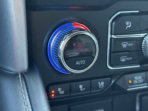 Used 2021 GMC Yukon SLT image 31