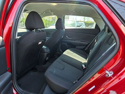 Used 2025 Hyundai Elantra SE image 15