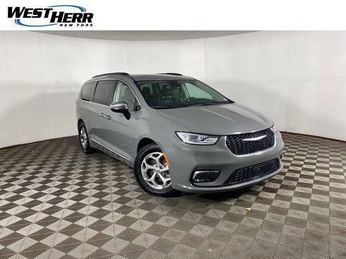 Used 2023 Chrysler Pacifica Limited FWD image 1