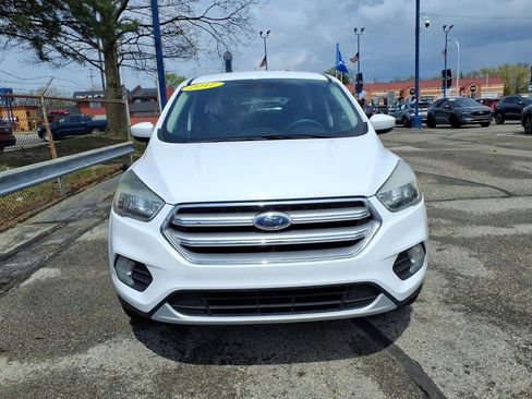 Certified 2017 Ford Escape SE FWD image 2