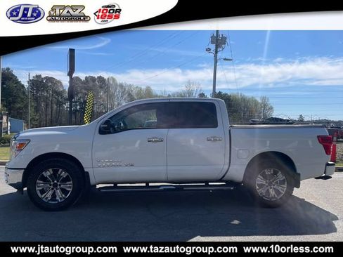 Used 2019 Nissan Titan SV w/ SV Convenience Package AWD/4WD image 4