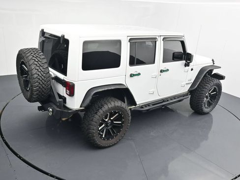 Used 2017 Jeep Wrangler Unlimited Sahara w/ Max Tow Package AWD/4WD image 30
