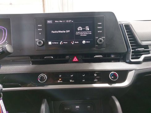 Used 2025 Kia Sportage LX image 19