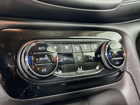 Used 2022 Buick Encore GX Select w/ Sport Touring Package AWD/4WD image 16