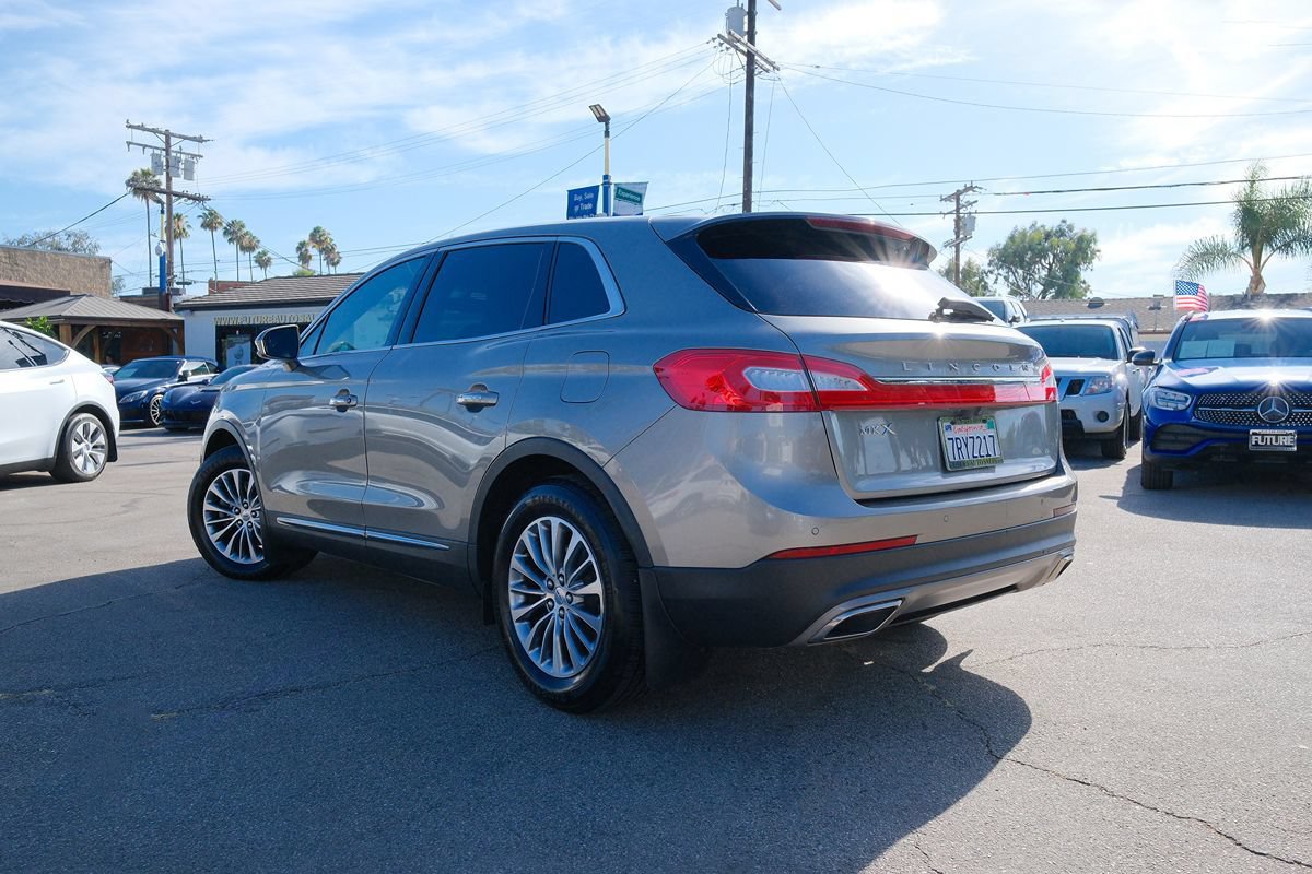 Used 2016 Lincoln MKX Select w/ Select Plus Package FWD image 4
