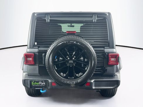 Used 2023 Jeep Wrangler Unlimited Sahara w/ Dual Top Group AWD/4WD image 7