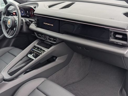 Used 2025 Porsche Macan Electric RWD image 13