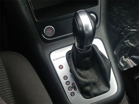 Used 2018 Volkswagen Tiguan Limited w/ Premium Package image 19