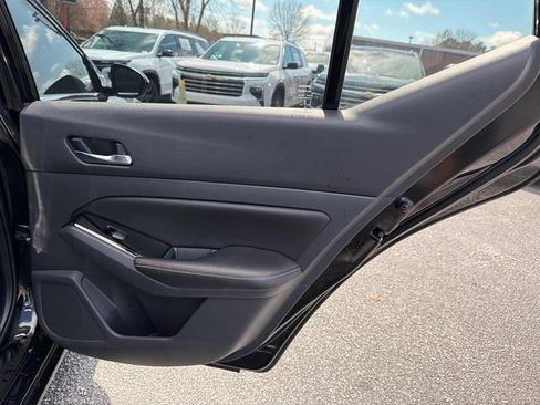 Used 2023 Nissan Altima 2.5 SR w/ SR Premium Package image 16