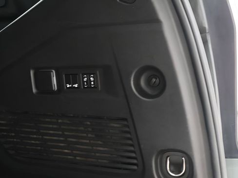 Used 2024 Chevrolet Tahoe Premier AWD/4WD image 31
