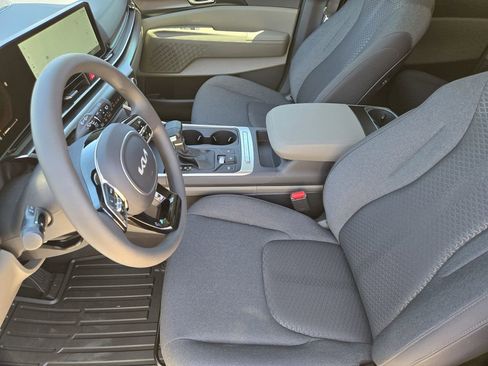 New 2026 Kia Carnival LX image 10