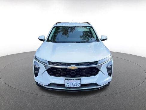 Used 2025 Chevrolet Trax LT w/ LT Convenience Package image 4