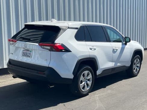 Used 2022 Toyota RAV4 LE FWD image 6
