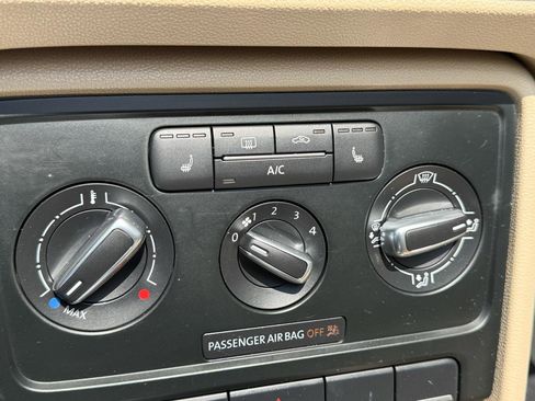 Used 2013 Volkswagen Beetle TDI FWD image 11