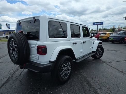 Used 2025 Jeep Wrangler Unlimited Sahara w/ Safety Group AWD/4WD image 8