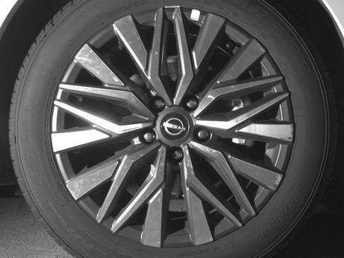 Used 2025 Nissan Altima 2.5 SV FWD image 13