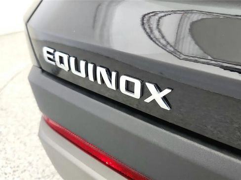 Used 2026 Chevrolet Equinox LT w/ Convenience Package II FWD image 17