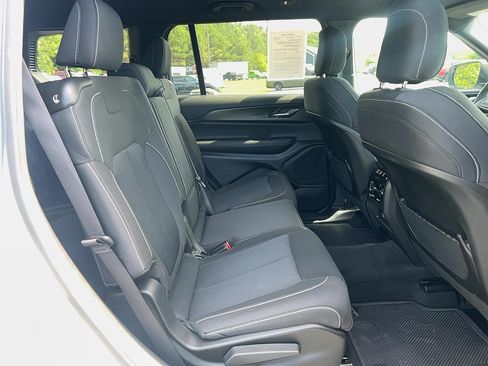 Used 2025 Jeep Grand Cherokee L Laredo RWD image 23