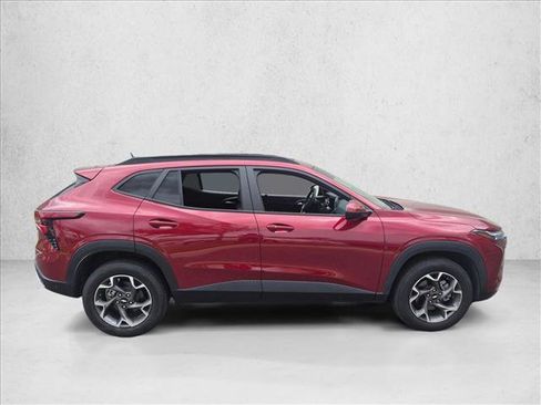 Used 2024 Chevrolet Trax LT w/ Driver Confidence Package FWD image 4