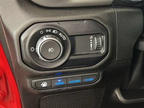 Used 2023 Jeep Wrangler Unlimited w/ Convenience Group AWD/4WD image 18