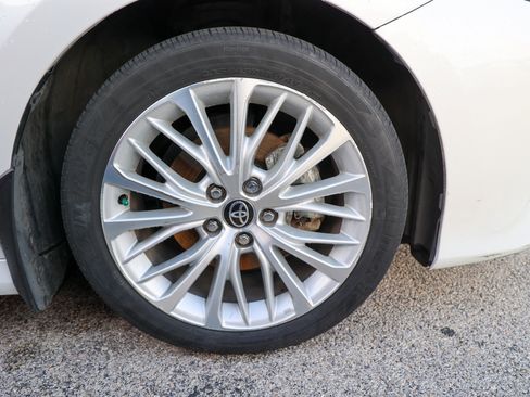 Used 2020 Toyota Camry XLE FWD image 12