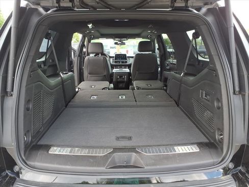 Used 2022 Chevrolet Suburban RST w/ Luxury Package AWD/4WD image 15