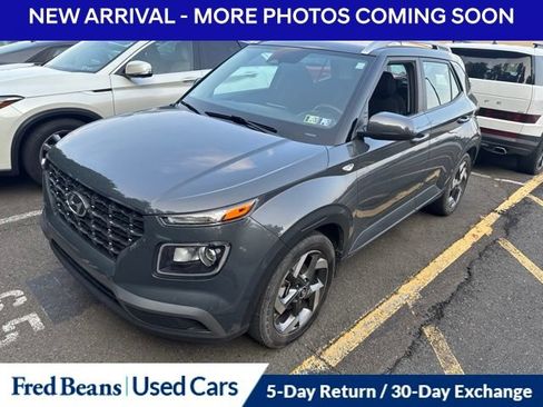 Certified 2023 Hyundai Venue SEL FWD image 2