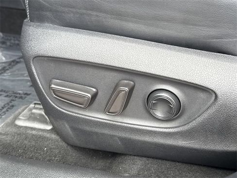 Used 2020 Toyota RAV4 Limited image 23