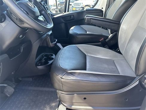 Used 2025 RAM ProMaster 2500 w/ Convenience Group image 18