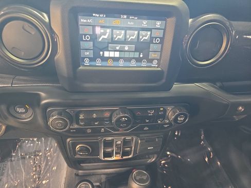 Used 2021 Jeep Wrangler Unlimited Sport AWD/4WD image 19