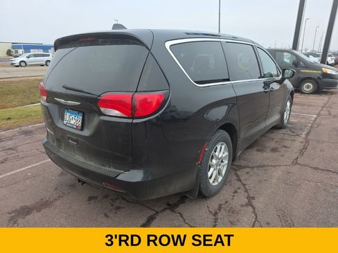 Used 2017 Chrysler Pacifica LX image 7